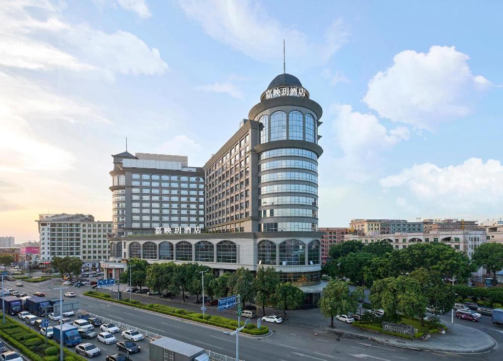Maison New Century Hotel Dongguan Tung-kuan Exteriér fotografie